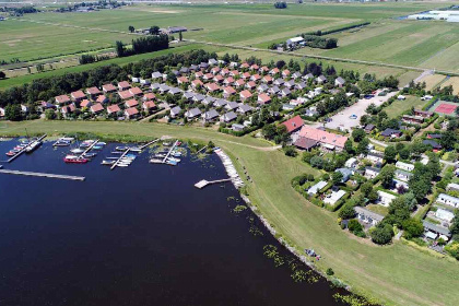 016 Vrijstaand 5 persoons vakantiehuis op een leuk familiepark in Roelofarendsveen!