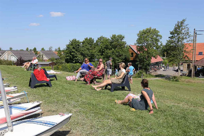 021 Vrijstaand 5 persoons vakantiehuis op een leuk familiepark in Roelofarendsveen!