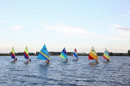 025 Vrijstaand 5 persoons vakantiehuis op een leuk familiepark in Roelofarendsveen!