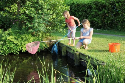 036 Vrijstaand 5 persoons vakantiehuis op een leuk familiepark in Roelofarendsveen!