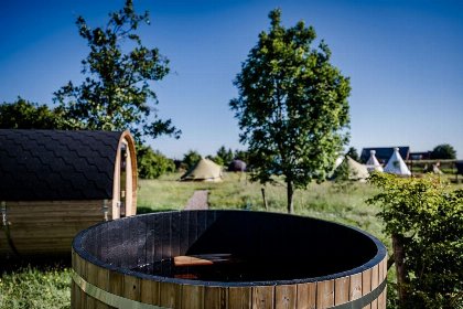 011 Cast Away Dome (inclusief ontbijt)
