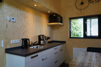 007 4 persoons tiny house op een vakantiepark aan de Kagerplassen