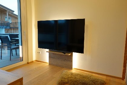 044 Apart33 Top 1 18