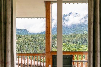 047 Apart33 Top 1 27