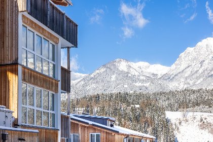 041 Apart33 Top 1 30