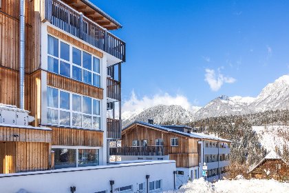 037 Apart33 Top 2 13