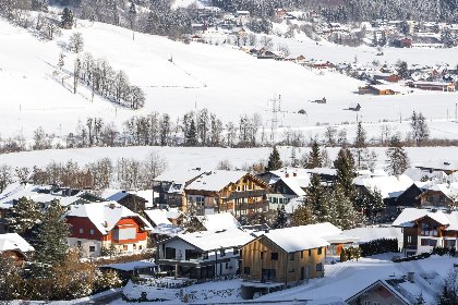 040 Apart33 Top 2 14