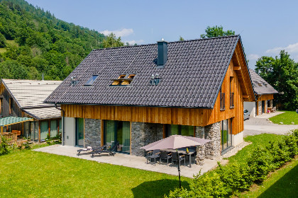 055 Mountain Chalet Alpinchique
