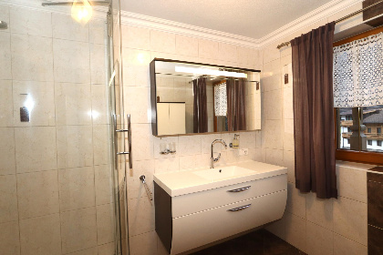 008 Apartment Hollwarth