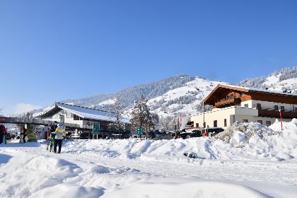 039 Next to the ski lift A 4
