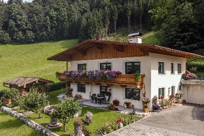 032 Haus am Waldrand