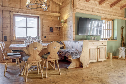 007 Kitz Hills Chalet Mondschein