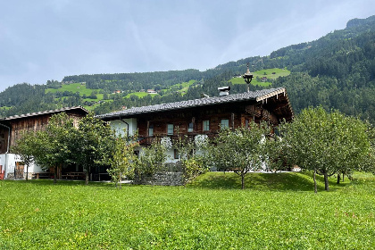 042 Blick zum Mayrhofen