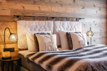 042 Kitzlodge S